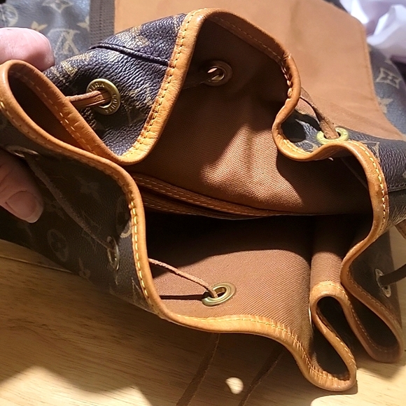 🚨Montsouris GM backpack clean W/ Coa - Picture 12 of 15